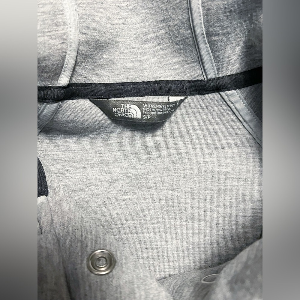 The North Face Small Light Grey 3D Snap Hoodie - Picture 11 of 11